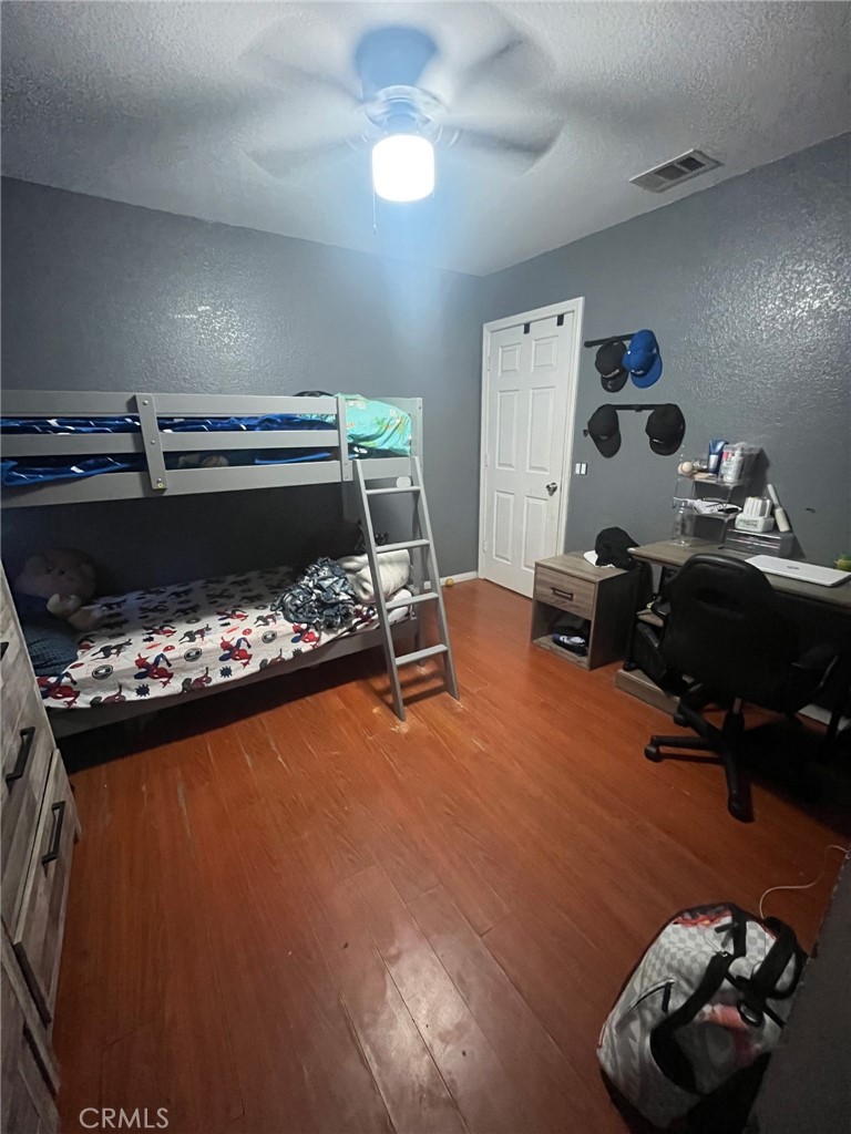 https://media.crmls.org/medias/26eb6637-694a-4f33-b636-557200ecc319.jpg?preset=X-Large