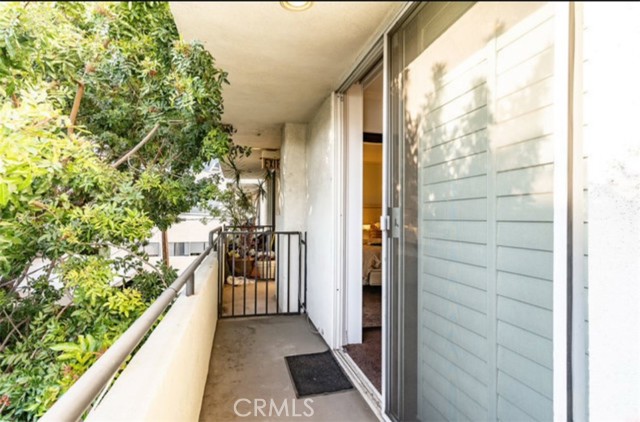 1819 Holmby Avenue, Los Angeles CA: https://media.crmls.org/medias/26eb7584-71fa-474e-9a94-eced85b2120d.jpg