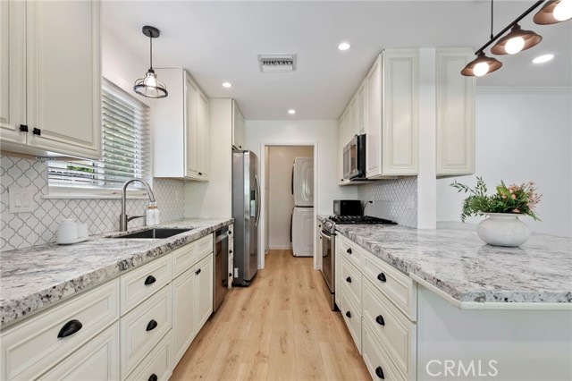 Detail Gallery Image 13 of 40 For 6636 Dannyboyar Ave, West Hills,  CA 91307 - 3 Beds | 2 Baths