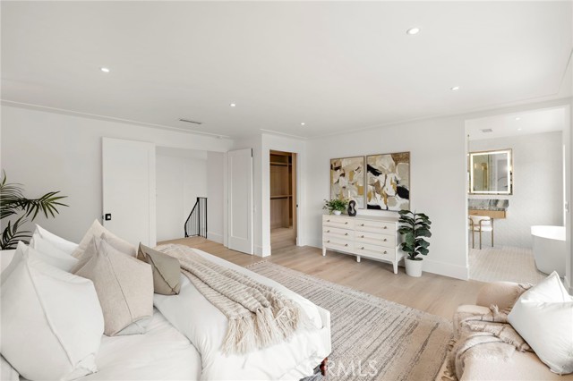 Detail Gallery Image 29 of 44 For 6 Monterey Cir, Corona Del Mar,  CA 92625 - 6 Beds | 4 Baths