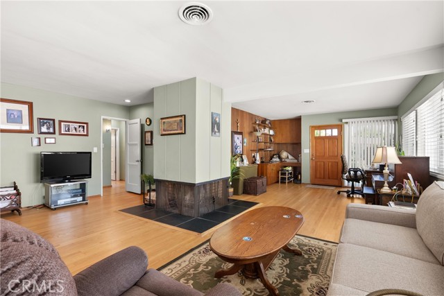 308 Flower Street, Costa Mesa CA: https://media.crmls.org/medias/26ec6a46-58b1-4520-a9de-2a72c6cc4cc5.jpg