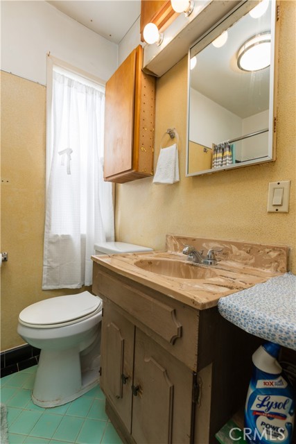 10314 S Wilton Place, Los Angeles CA: https://media.crmls.org/medias/26edca46-1ff5-439d-be53-3a49e75b3525.jpg