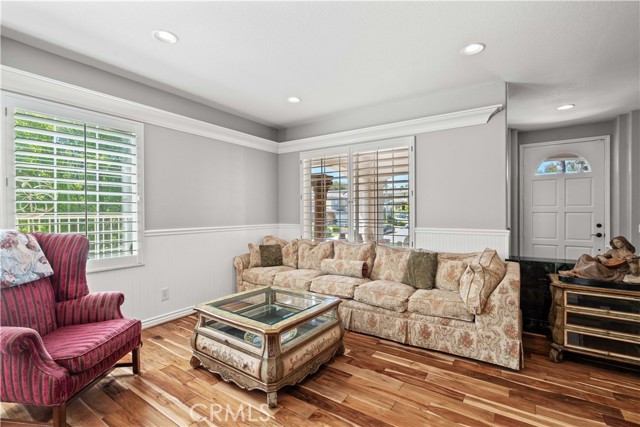 Detail Gallery Image 14 of 75 For 27371 Blueridge Dr, Valencia,  CA 91354 - 6 Beds | 4 Baths