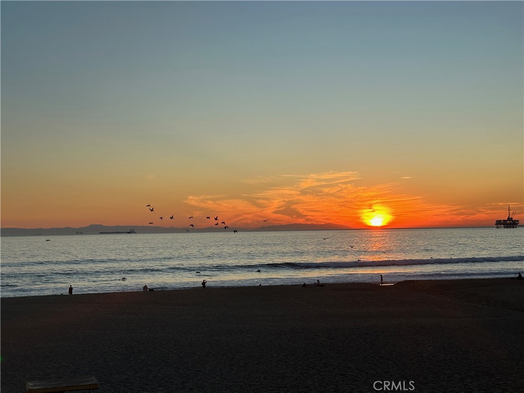 https://media.crmls.org/medias/26eeccf5-6aa7-4a99-9b09-60938800bd70.jpg?preset=X-Large