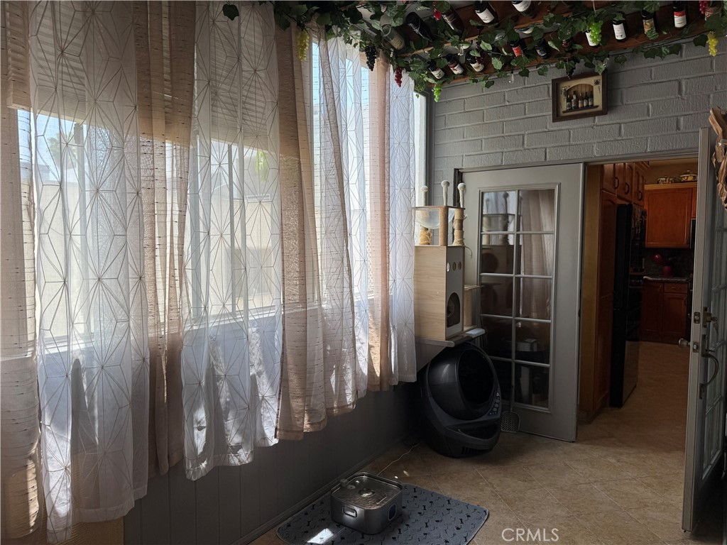 https://media.crmls.org/medias/26ef740a-e41d-459b-8321-f875a4c7c059.jpg?preset=X-Large