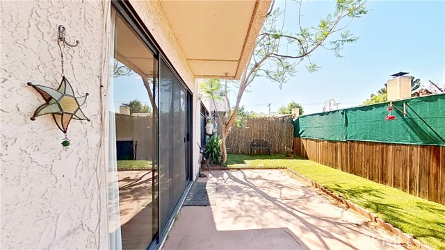 Detail Gallery Image 5 of 21 For 9906 Owensmouth Ave #7,  Chatsworth,  CA 91311 - 3 Beds | 2/1 Baths