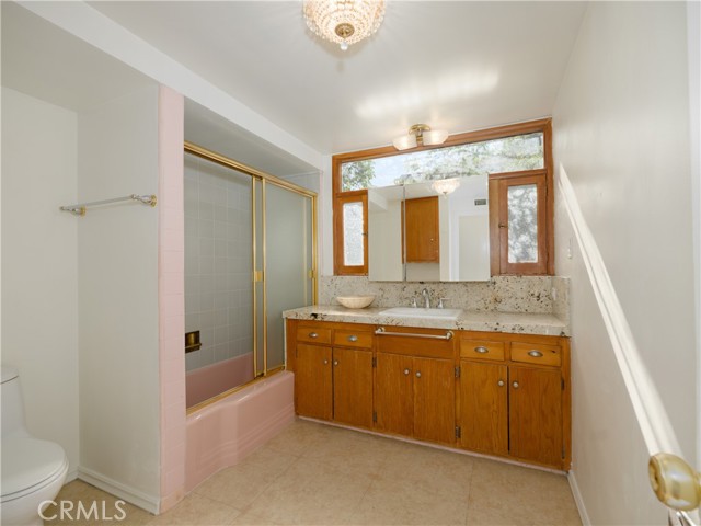 Detail Gallery Image 54 of 65 For 4539 Hayvenhurst, Encino,  CA 91436 - 3 Beds | 3 Baths