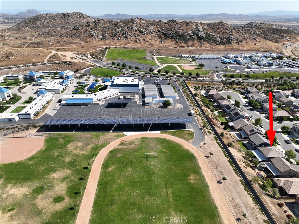 https://media.crmls.org/medias/26f19c74-4735-4adc-85d4-09e0e548d878.jpg?preset=X-Large