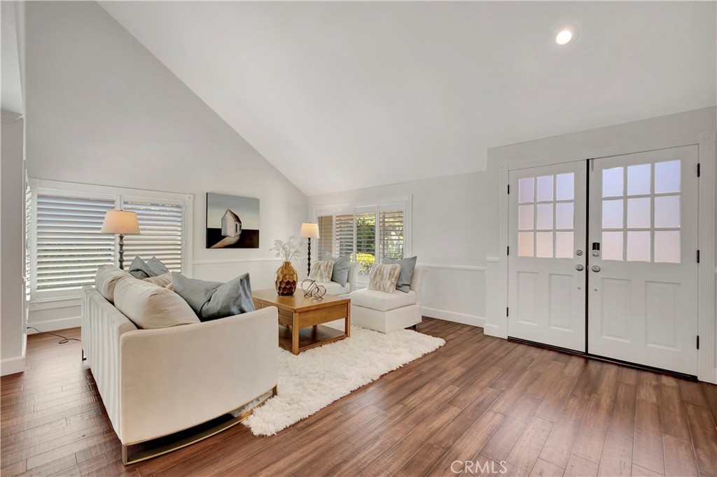 MLS #OC25183386 img 4