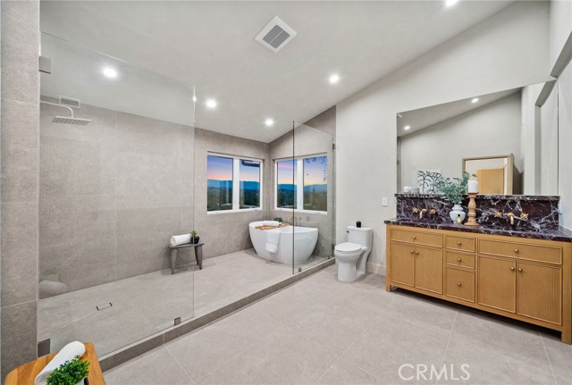 Detail Gallery Image 14 of 25 For 24153 Califa St, Woodland Hills,  CA 91367 - 4 Beds | 3 Baths