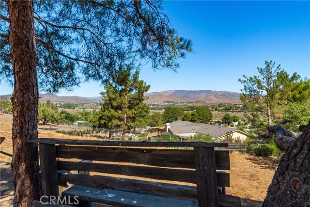 2726 Bent Spur Drive, Acton CA: https://media.crmls.org/medias/26f29208-c74f-4031-834f-ee4375990344.jpg