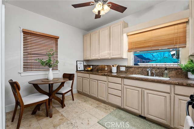 Detail Gallery Image 11 of 33 For 2820 E Colorado St, Long Beach,  CA 90814 - 2 Beds | 1 Baths