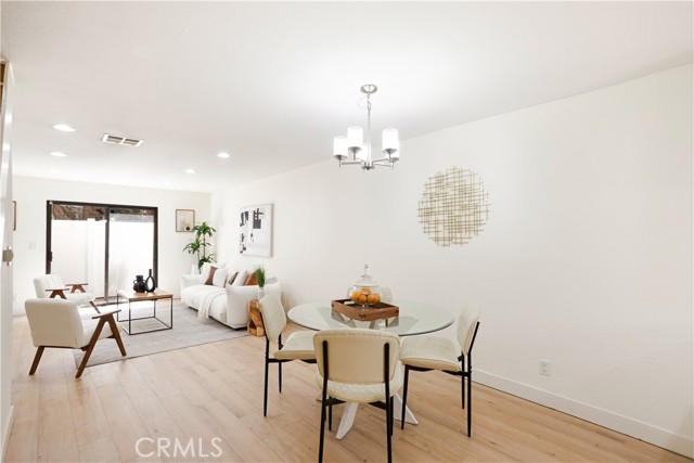 Detail Gallery Image 8 of 24 For 14803 Vanowen St #9,  Van Nuys,  CA 91405 - 2 Beds | 2 Baths