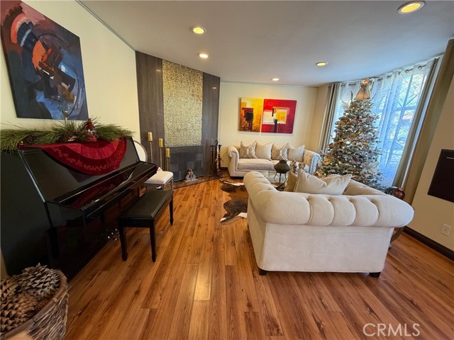 Detail Gallery Image 4 of 31 For 1958 Beverly Dr, Pasadena,  CA 91104 - 4 Beds | 4/1 Baths