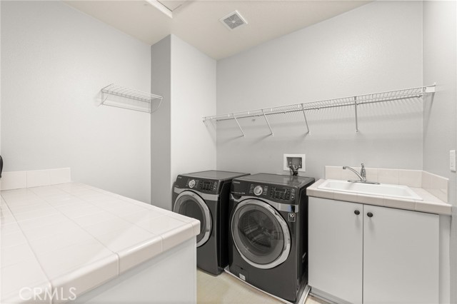 16219 Skyridge Drive, Riverside CA: https://media.crmls.org/medias/26f6082d-e37c-4438-b89e-c8b33a29a7ab.jpg