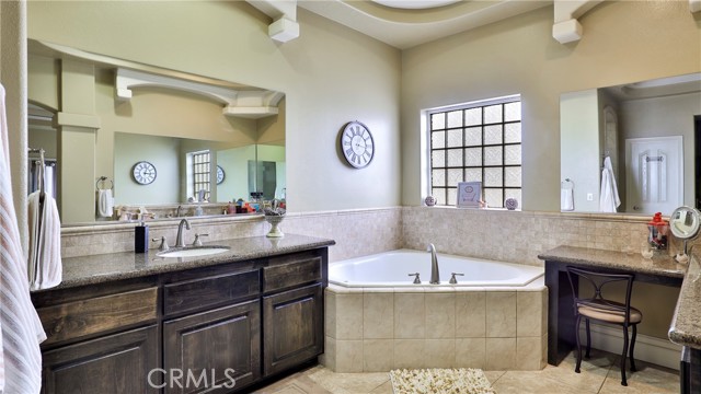 Detail Gallery Image 26 of 60 For 7061 Opal Ave, Oak Hills,  CA 92344 - 5 Beds | 4 Baths