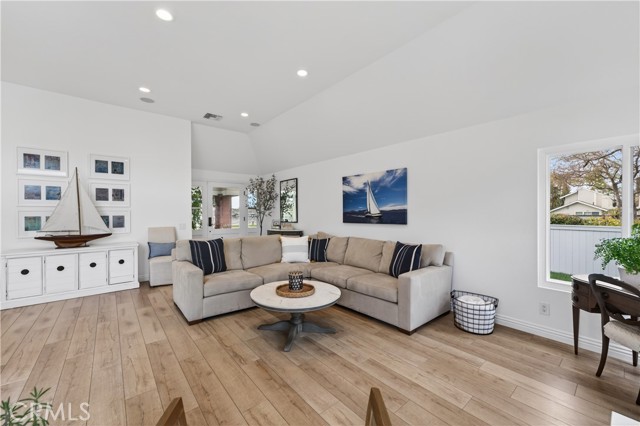 Detail Gallery Image 3 of 72 For 7 E Yale Loop, Irvine,  CA 92604 - 3 Beds | 2 Baths