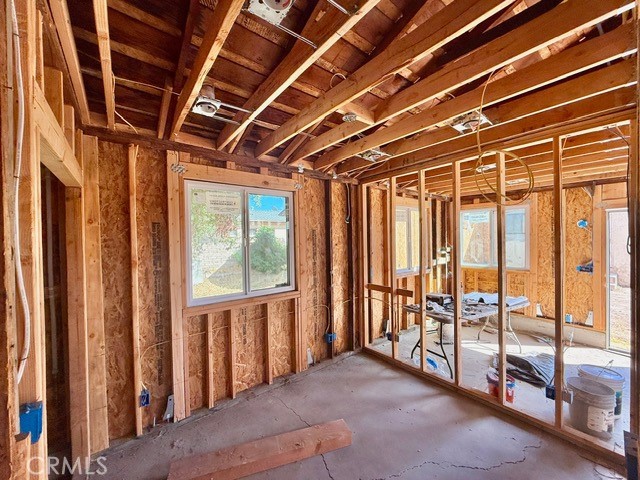 15021 15023 Sylvan, Van Nuys CA: https://media.crmls.org/medias/26f8b287-49da-498e-8253-42ae59935e6c.jpg