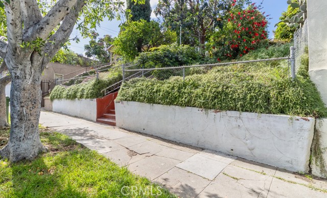 Detail Gallery Image 4 of 55 For 2530 Ganahl St, Los Angeles,  CA 90033 - 5 Beds | 2 Baths