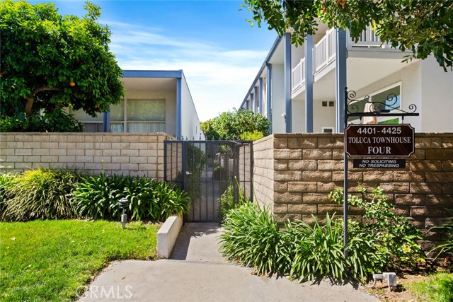 4405 W Sarah Street, Burbank CA: https://media.crmls.org/medias/26fa09c3-d3b0-4b22-aecd-f2bc54de7ab8.jpg
