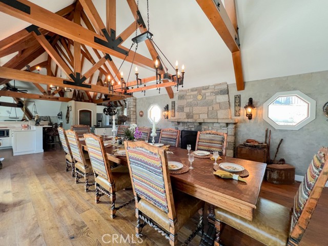 923 Lake Edge Way, Lake Arrowhead CA: https://media.crmls.org/medias/26fa4409-aee7-4ceb-b282-721d2292a6b1.jpg