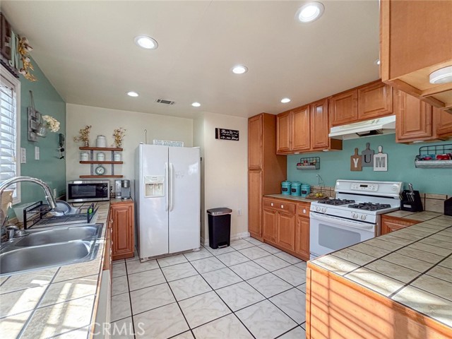 Detail Gallery Image 16 of 44 For 6615 Myrtle, Long Beach,  CA 90805 - 2 Beds | 2 Baths