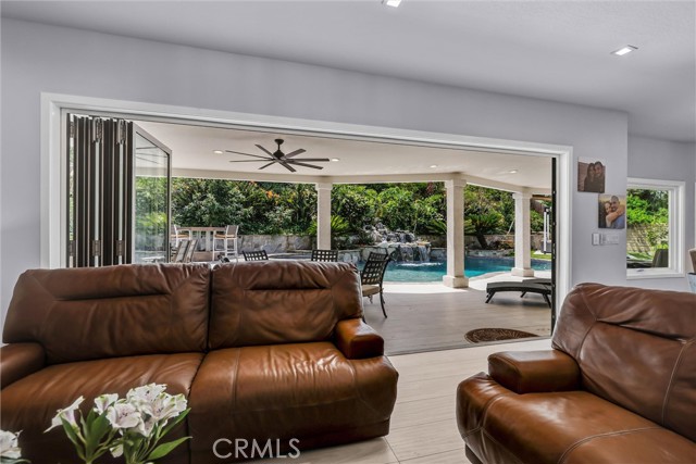 Detail Gallery Image 20 of 53 For 25432 Nottingham Ct, Laguna Hills,  CA 92653 - 5 Beds | 4/1 Baths