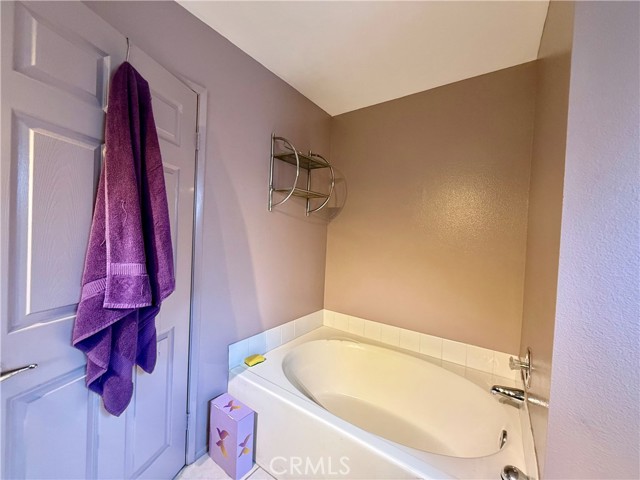 9213 Independence Way, North Hills CA: https://media.crmls.org/medias/26fb45b8-2334-4915-bcf3-74dba20db3d0.jpg