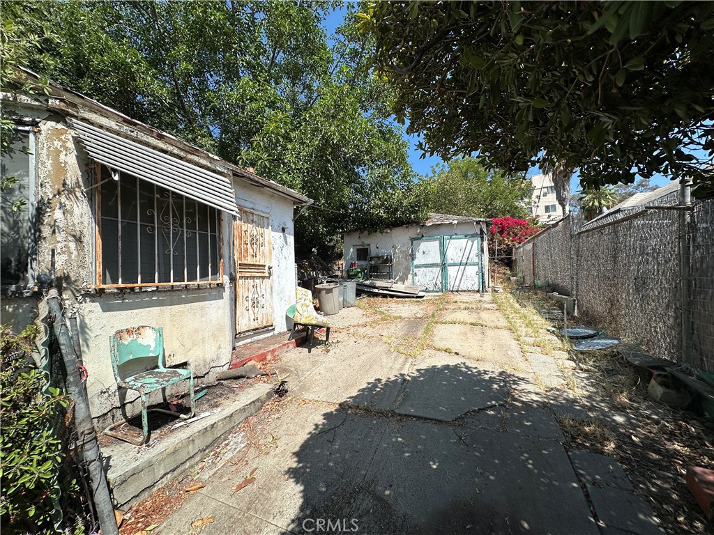https://media.crmls.org/medias/26fb4db4-13ba-460b-acd1-50ba3aa59fd8.jpg?preset=X-Large