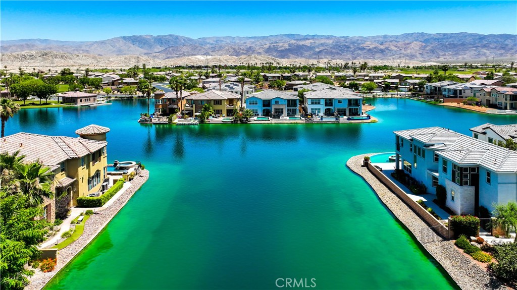 https://media.crmls.org/medias/26fb6f49-47b1-49a6-8794-0a70ebd45e75.jpg?preset=X-Large