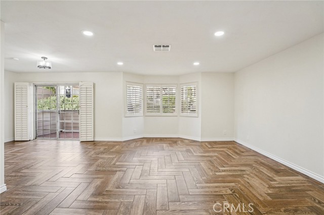 Detail Gallery Image 7 of 45 For 11300 Foothill Blvd #97,  Sylmar,  CA 91342 - 3 Beds | 2/1 Baths