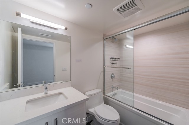 Detail Gallery Image 4 of 29 For 6016 W Beachwood Ln, Los Angeles,  CA 90038 - 3 Beds | 4 Baths