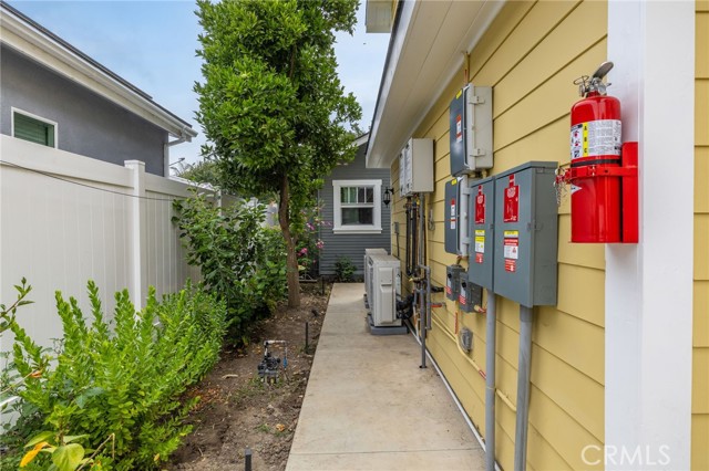 Detail Gallery Image 5 of 27 For 616 618 S Van Ness Ave, Santa Ana,  CA 92701 - – Beds | – Baths