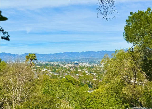 11472 Laurelcrest dr, Studio City CA: https://media.crmls.org/medias/26fc583d-da59-4d75-b9e7-bdb1c356b029.jpg