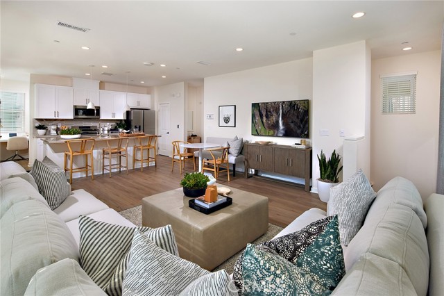 4452 S Grant Paseo, Ontario, CA, 91762 4452 S Grant Paseo, Ontario, CA, 91762