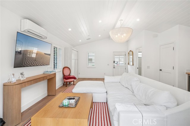Detail Gallery Image 14 of 18 For 323 Magnolia Dr, Laguna Beach,  CA 92651 - 4 Beds | 3 Baths