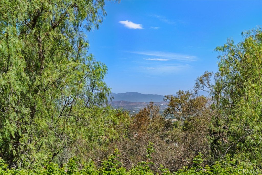 https://media.crmls.org/medias/26fd7387-0564-4be6-9ab9-46f18d94313a.jpg?preset=X-Large