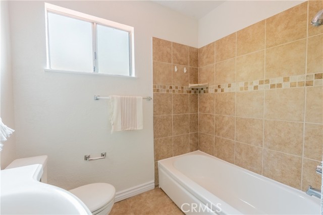 Detail Gallery Image 18 of 25 For 19945 Labrador St, Chatsworth,  CA 91311 - 5 Beds | 4 Baths