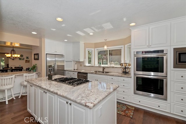 Detail Gallery Image 22 of 49 For 28065 Peninsula, Lake Arrowhead,  CA 92352 - 4 Beds | 3/1 Baths