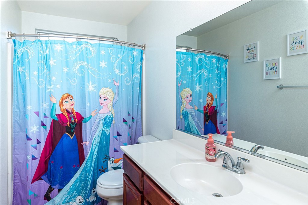 https://media.crmls.org/medias/26fe8507-3b3c-463c-8690-d05f62c5f4b1.jpg?preset=X-Large