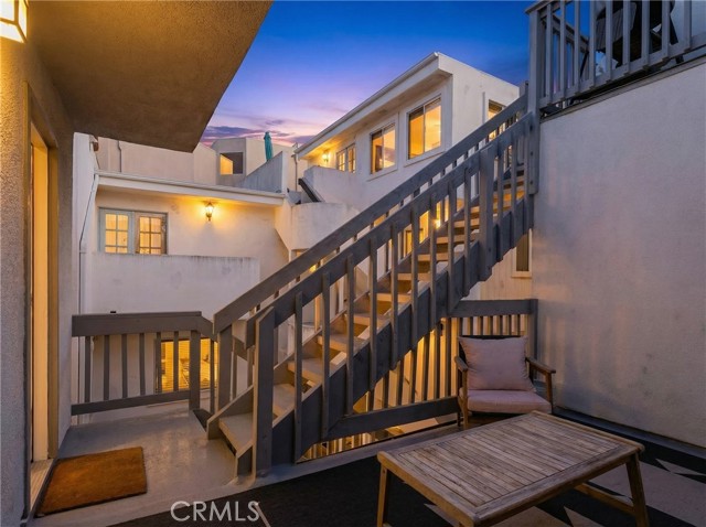 Detail Gallery Image 28 of 31 For 334 Palm Dr, Hermosa Beach,  CA 90254 - 3 Beds | 3 Baths