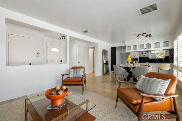 11012 Montgomery Avenue, Granada Hills CA: https://media.crmls.org/medias/26ffca74-4cb9-4ece-a575-9fdbca06a106.jpg