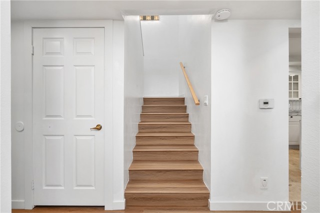 Detail Gallery Image 5 of 34 For 18435 Keswick #10,  Reseda,  CA 91335 - 2 Beds | 2/1 Baths