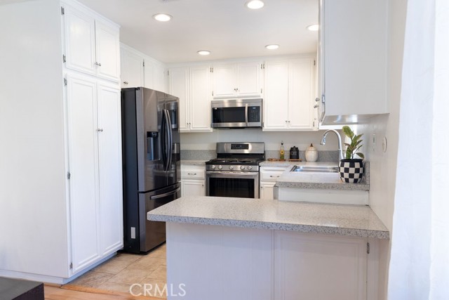 21241 Lassen Street, Chatsworth CA: https://media.crmls.org/medias/26ffdb58-092d-4a13-b210-9fe415caa7bf.jpg