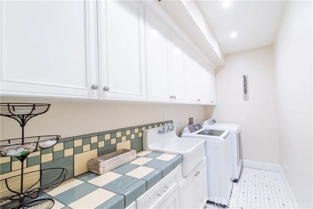 Detail Gallery Image 48 of 67 For 5230 Quakertown Ave, Woodland Hills,  CA 91364 - 5 Beds | 5 Baths