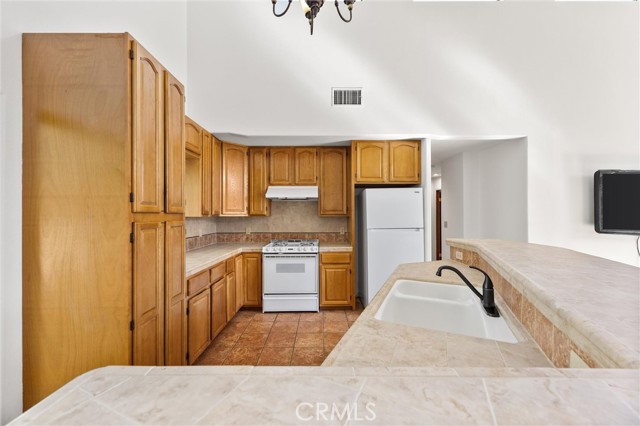 15608 San Moritz Drive, Pine Mountain Club CA: https://media.crmls.org/medias/2700142f-4859-41f3-ae32-b2b57bd53696.jpg
