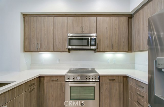 225 Elm Avenue, Long Beach CA: https://media.crmls.org/medias/270246ad-0ba5-40b8-bc17-aa58fd611f03.jpg
