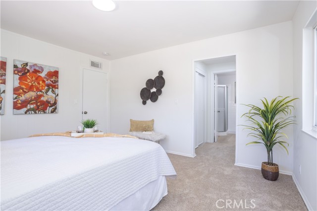 Detail Gallery Image 14 of 31 For 18300 San Fernando Mission Bld, Porter Ranch,  CA 91326 - 5 Beds | 2/1 Baths