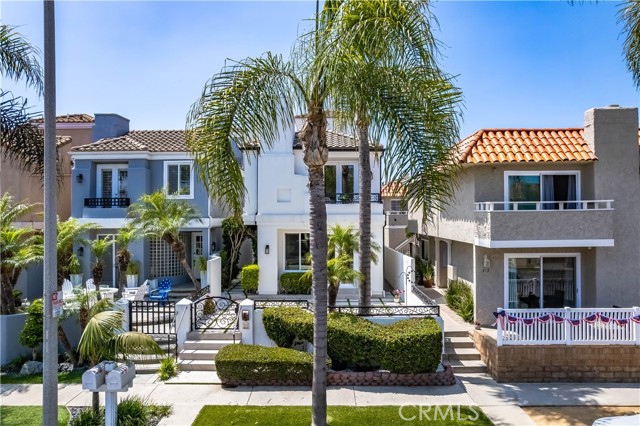 311 22nd Street, Huntington Beach CA: https://media.crmls.org/medias/2702f2fe-4d7a-4b34-9888-ce7398195052.jpg