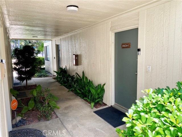 10435 Newhome Avenue, 3 photo 2